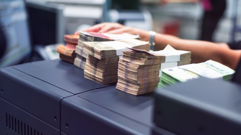 Ngân hàng liên kết phục vụ giao dịch của người chơi